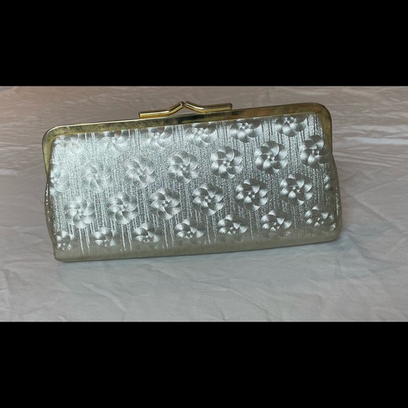 Purses - Picture 4 of 6